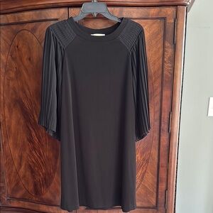 Like new Michael Kors LBD perfect year round weight. Excellent condition